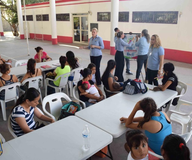 Les enseñan a comerbien durante embarazo