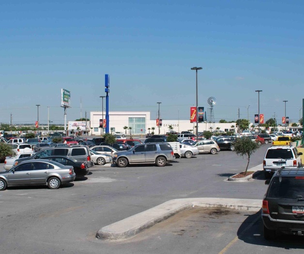 Despojan a mujer de pertenencias mientras convivía en un restaurante Despojan a mujer de pertenencias mientras convivía en un restaurante