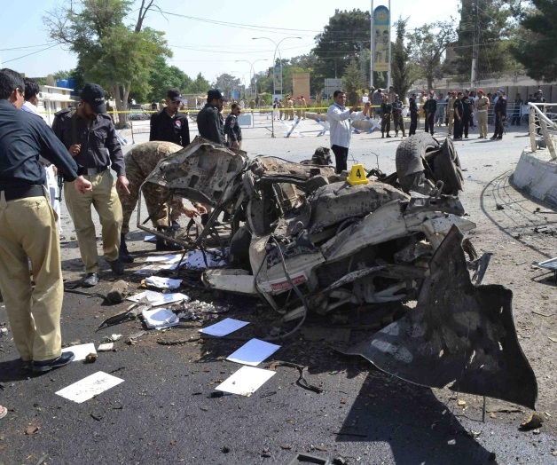 Dejan ataques en tres ciudades de Pakistán 40 muertos Dejan ataques en tres ciudades de Pakistán 40 muertos