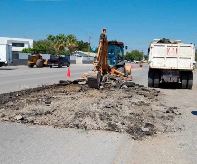 Reparan carretera 82 rumbo a El Realito