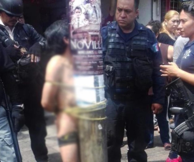 Intentan linchar a asaltante en mercado de Morelia Intentan linchar a asaltante en mercado de Morelia