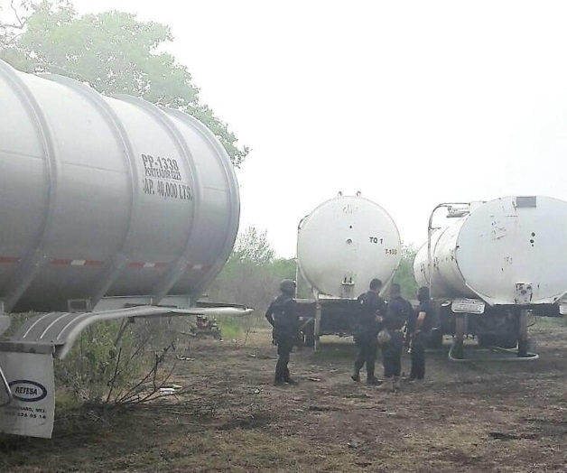 Se enfrentan, matan a uno y Estatales recuperan 125 mil litros de gasolina robada Se enfrentan, matan a uno y Estatales recuperan 125 mil litros de gasolina robada