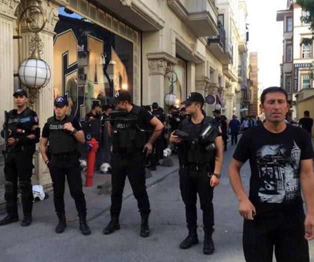 Reprimen marcha gay en Turquía Reprimen marcha gay en Turquía