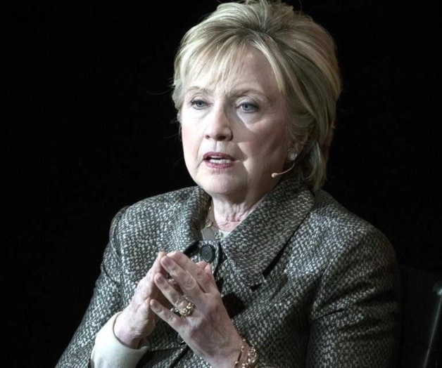 Donald Trump acusa a Clinton de conspirar contra Sanders Donald Trump acusa a Clinton de conspirar contra Sanders