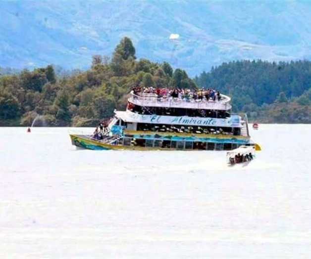 Naufraga barco turista en Colombia; hay 9 muertos y 28 desaparecidos Naufraga barco turista en Colombia; hay 9 muertos y 28 desaparecidos