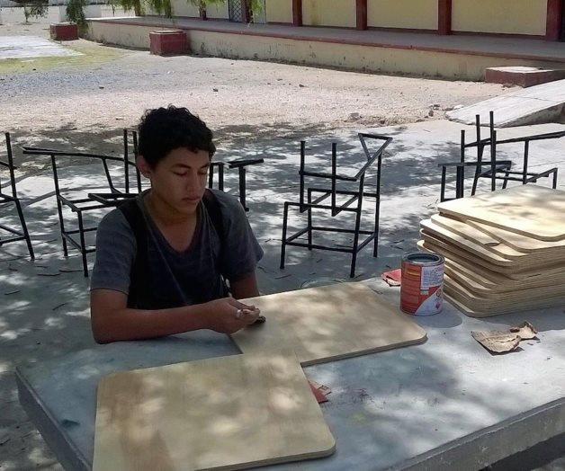 Reparan 250 mesabancosentre maestros y alumnos Reparan 250 mesabancosentre maestros y alumnos