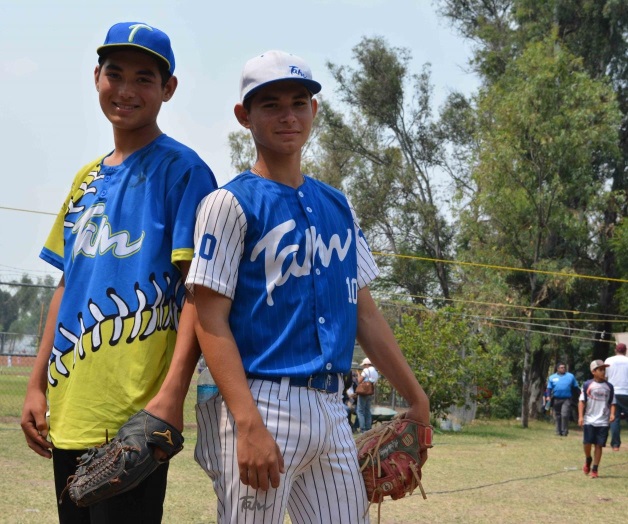 COMPARTEN MÁS QUE EL APELLIDO