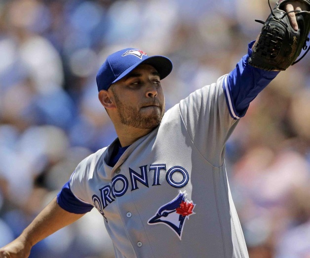 CAE EN DUELO DE PITCHEO CAE EN DUELO DE PITCHEO