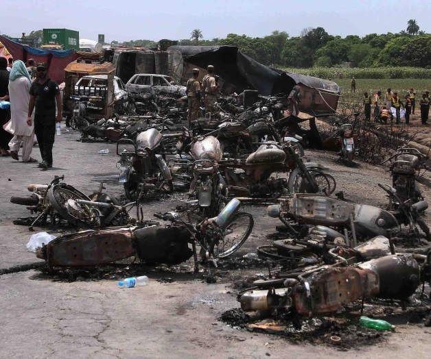 Explosión de camión cisterna deja saldo de 149 muertos y 117 heridos en Pakistán