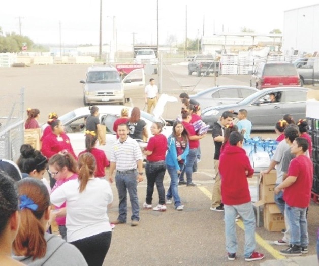 Padecen familiaspobreza y hambre. Comunidad con grandes necesidades Padecen familiaspobreza y hambre. Comunidad con grandes necesidades