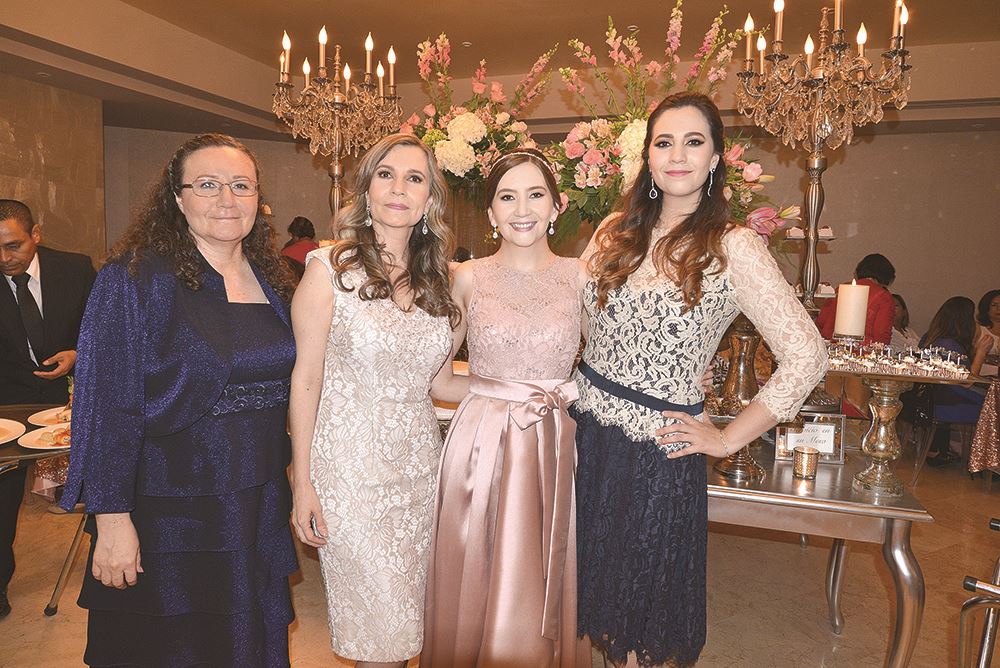 ANFITRIONAS. Alma Méndez, Laura Méndez y Gaby Pérez.