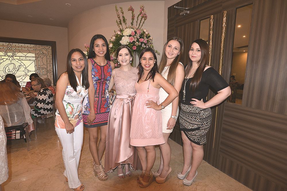 AMIGAS. Mireya Rivas, Lupita Ramírez, Gaby Betancourth, Estephanie Reyes y Aidé Alaffa.