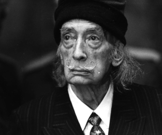 Aparece hija del pintor Salvador Dalí;  Una juez ordena exhumar restos