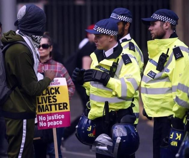 Protestan por muerte de joven de raza negra en Londres Protestan por muerte de joven de raza negra en Londres