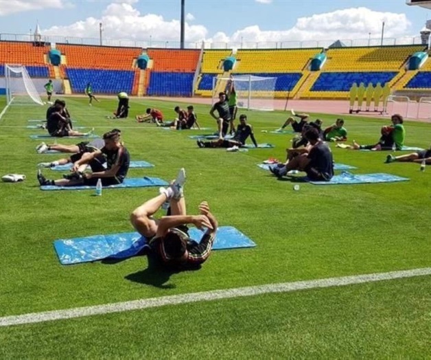 Chicharito y Diego Reyes entrenan por separado Chicharito y Diego Reyes entrenan por separado