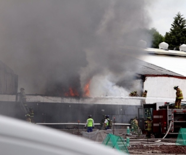 Sin lesionados tras incendio en bodega de vinos