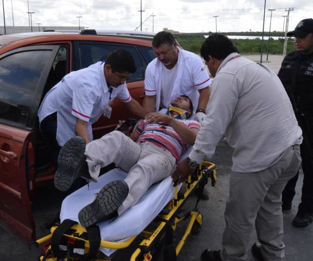 Se estrella contra barandal alquedarse dormido al volante Se estrella contra barandal alquedarse dormido al volante