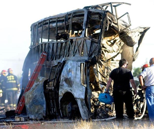 Mueren 15 en volcadura en Argentina, bus trasladaba niños Mueren 15 en volcadura en Argentina, bus trasladaba niños