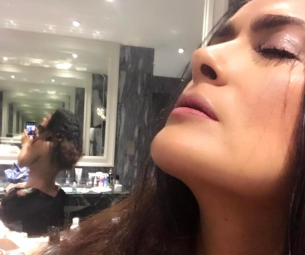 Muestra sus encantos a los fans