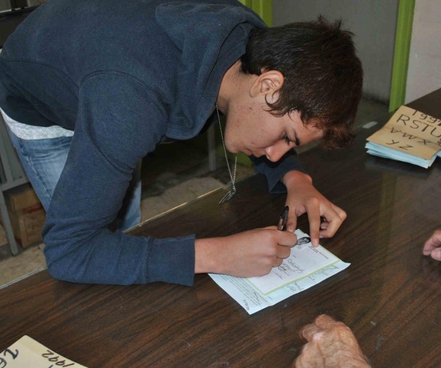 Acuden jóvenes a registrarsepara obtener su cartilla militar Acuden jóvenes a registrarsepara obtener su cartilla militar