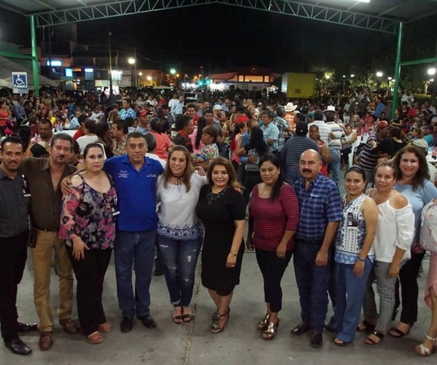Disfrutan padres de un grandioso festejo