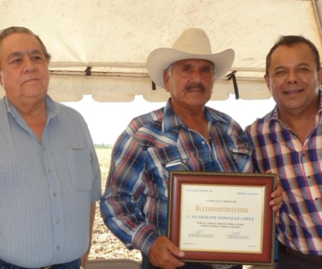 Homenajean en vida a Don Lupe González Homenajean en vida a Don Lupe González