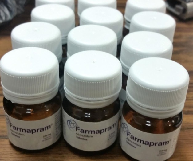 Pretendía ingresar arma y medicamento controlado Pretendía ingresar arma y medicamento controlado