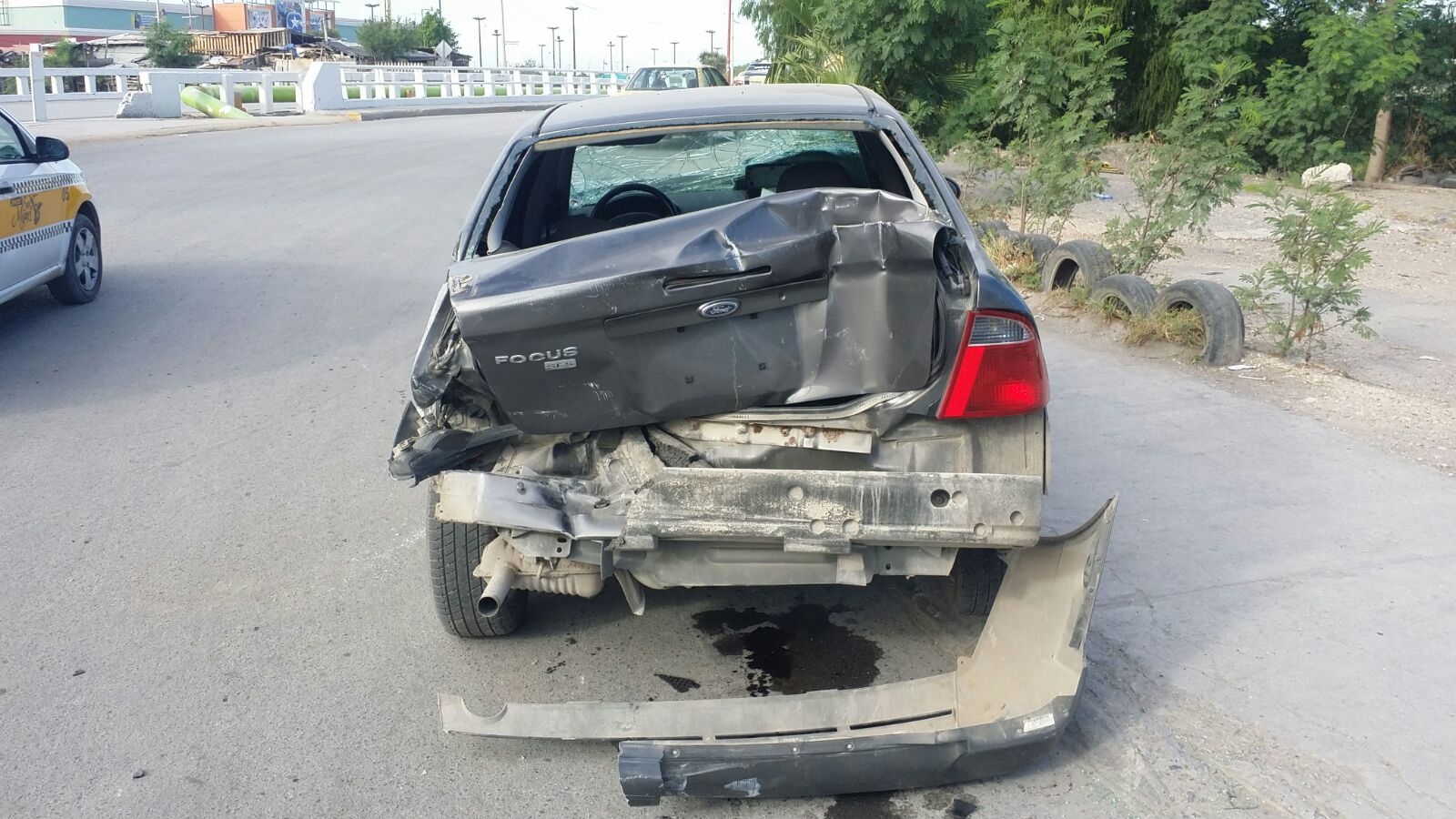 ¡Les da un llegue por detrás!