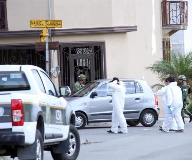 Hombres armados entran a una casa y acribillan a tres Hombres armados entran a una casa y acribillan a tres