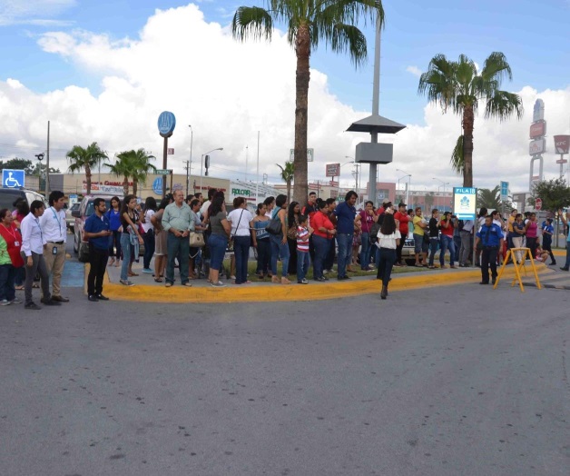 Simulacro de incendio en un centro comercial. Controlan situación en 17 minutos Simulacro de incendio en un centro comercial. Controlan situación en 17 minutos
