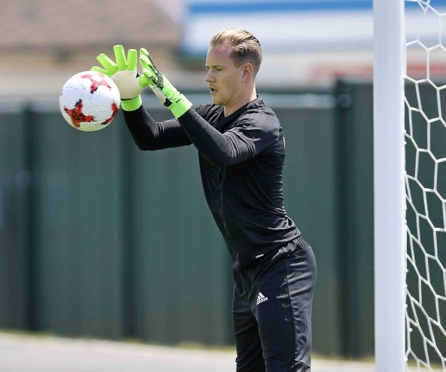 Preocupa Chicharito a portero alemán