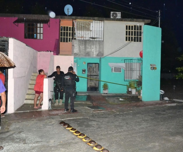 Se suicida de un tiro en la cabeza Se suicida de un tiro en la cabeza