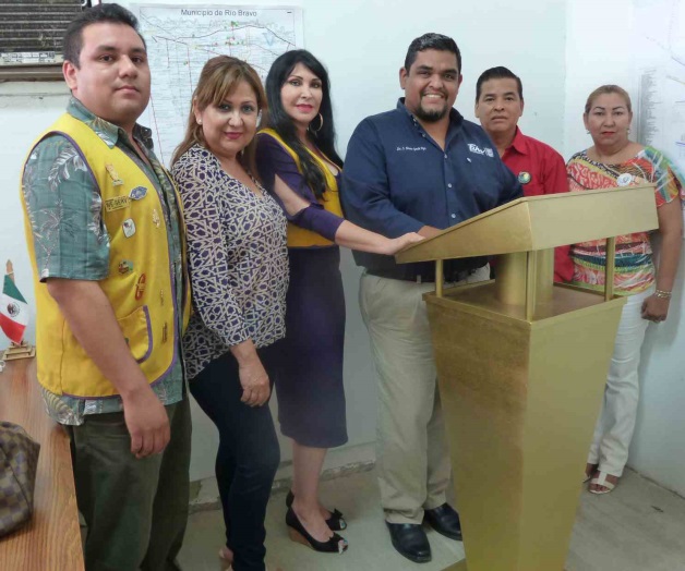 Entrega el Club de Leones 4 podiums Entrega el Club de Leones 4 podiums