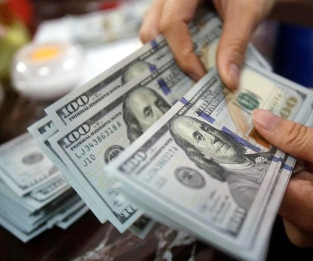 Recupera peso terreno: cierra dólar en $18.15 Recupera peso terreno: cierra dólar en $18.15