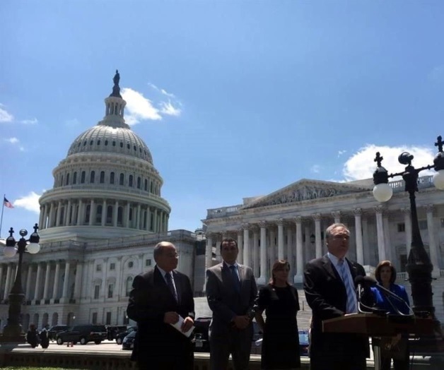 Prevén 6 millones de latinos sin seguro en Estados Unidos Prevén 6 millones de latinos sin seguro en Estados Unidos