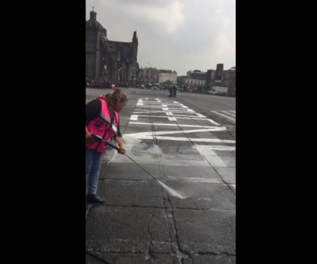 Limpian pinta hecha en protesta por muerte de periodistas Limpian pinta hecha en protesta por muerte de periodistas