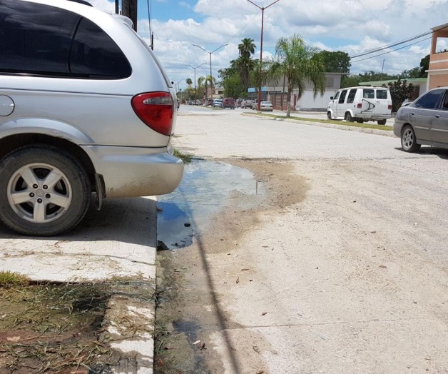 Brote de aguas negras afecta zona comercial Brote de aguas negras afecta zona comercial
