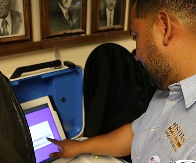 Exhiben los nuevos equipos de votación Exhiben los nuevos equipos de votación