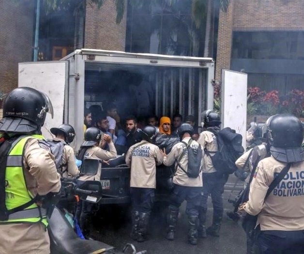 Dispersan marcha ciudadana con gases en Venezuela Dispersan marcha ciudadana con gases en Venezuela