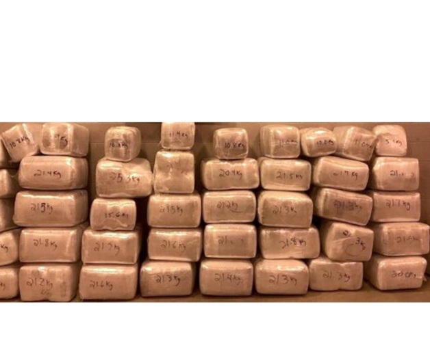 ‘Tumban’ 2 millonarios cargamentos de droga. Valuada en 2 millones 181 mil dólares ‘Tumban’ 2 millonarios cargamentos de droga. Valuada en 2 millones 181 mil dólares