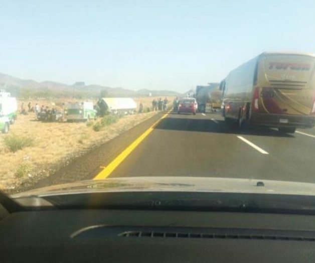 Vuelca camión con jornaleros en Sonora; hay 2 muertos Vuelca camión con jornaleros en Sonora; hay 2 muertos