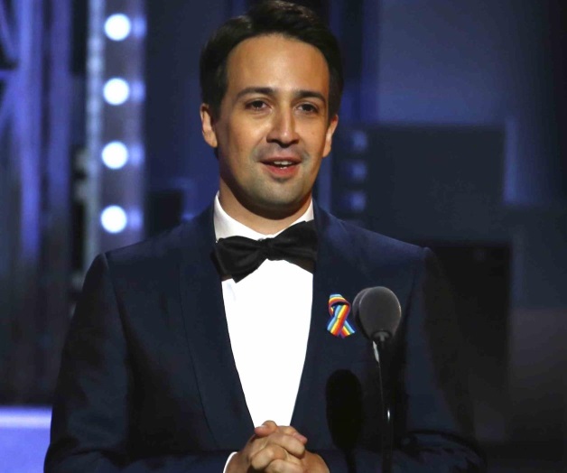 Une a famosos a beneficio de inmigración 