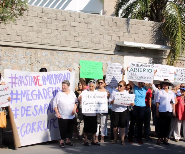 Avalan entre policías legislación a Moreira Avalan entre policías legislación a Moreira
