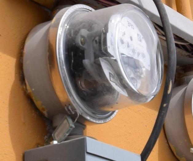 Se llevan medidor a plena luz del día