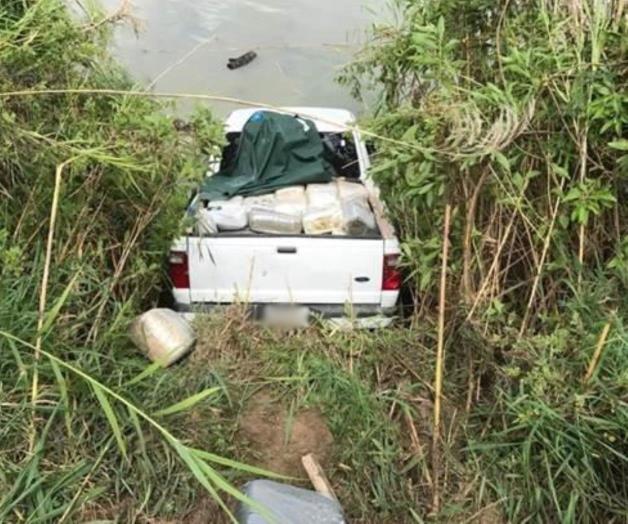 Abandonan droga en límites del río Bravo. Huyen contrabandistas a México Abandonan droga en límites del río Bravo. Huyen contrabandistas a México