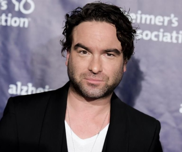 Se incendia su rancho de Galecki Se incendia su rancho de Galecki