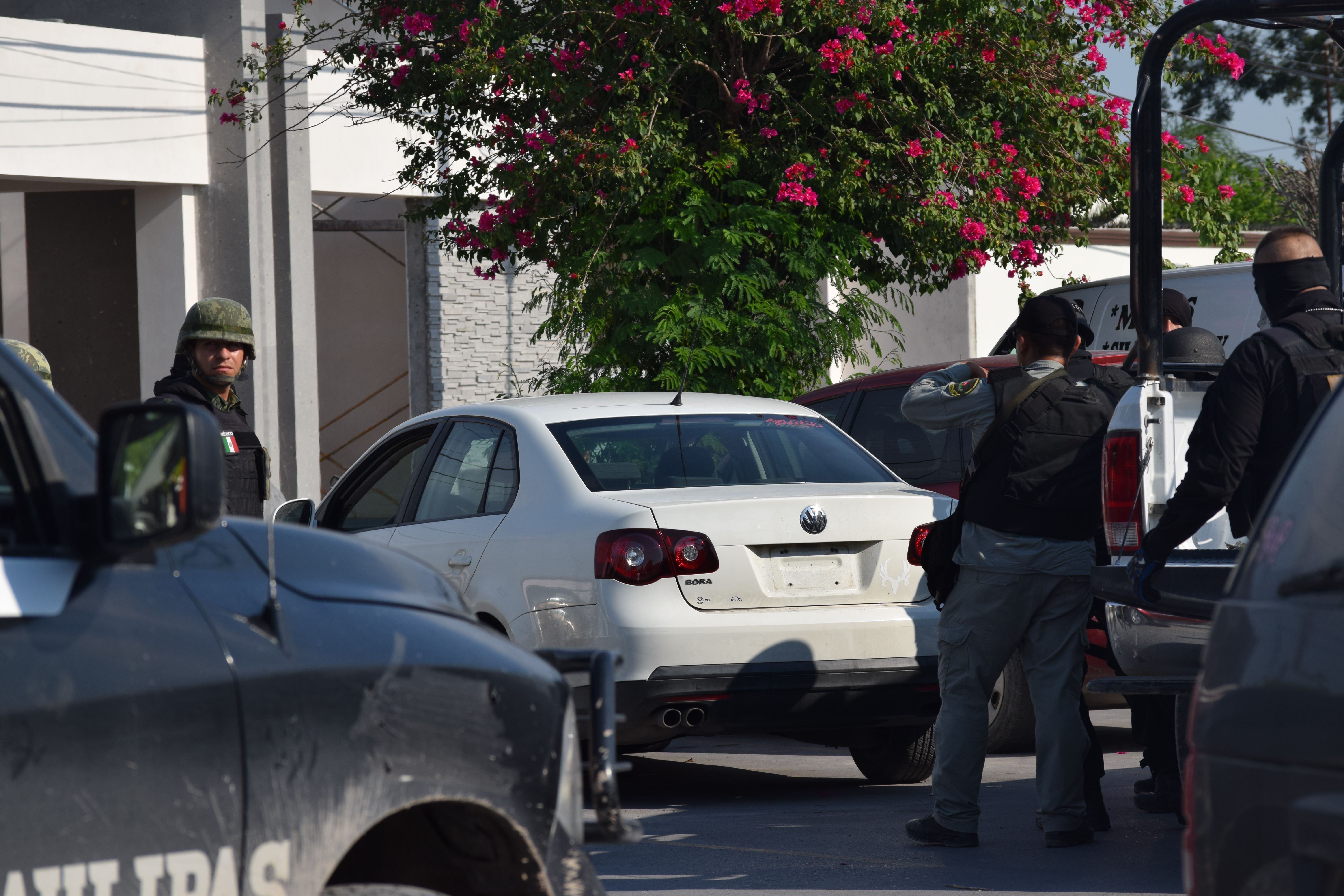 la unidad. En este vehículo viajaban los sospechosos detenidos por elementos de la Policía Estatal.