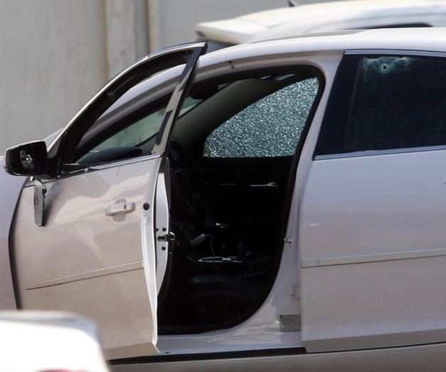 Hieren a ministerial en estacionamiento Hieren a ministerial en estacionamiento