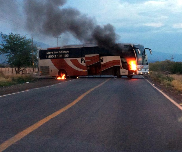 Provocan capturas bloqueos e incendios en Michoacán Provocan capturas bloqueos e incendios en Michoacán