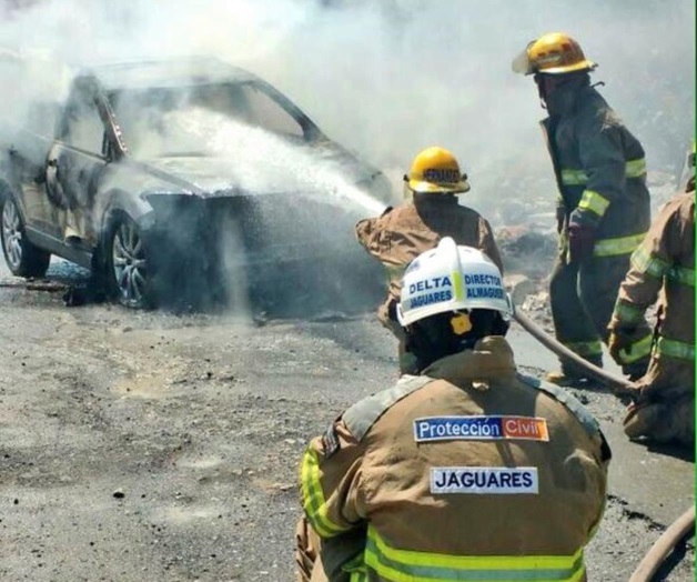 Ejecutan a joven y queman su camioneta Ejecutan a joven y queman su camioneta
